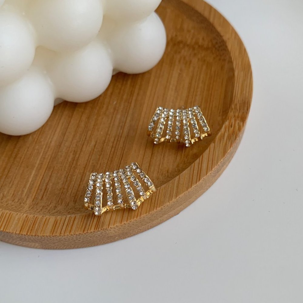 ❣️NWT Rhinestone Stud Earrings❣️ - Picture 3 of 3